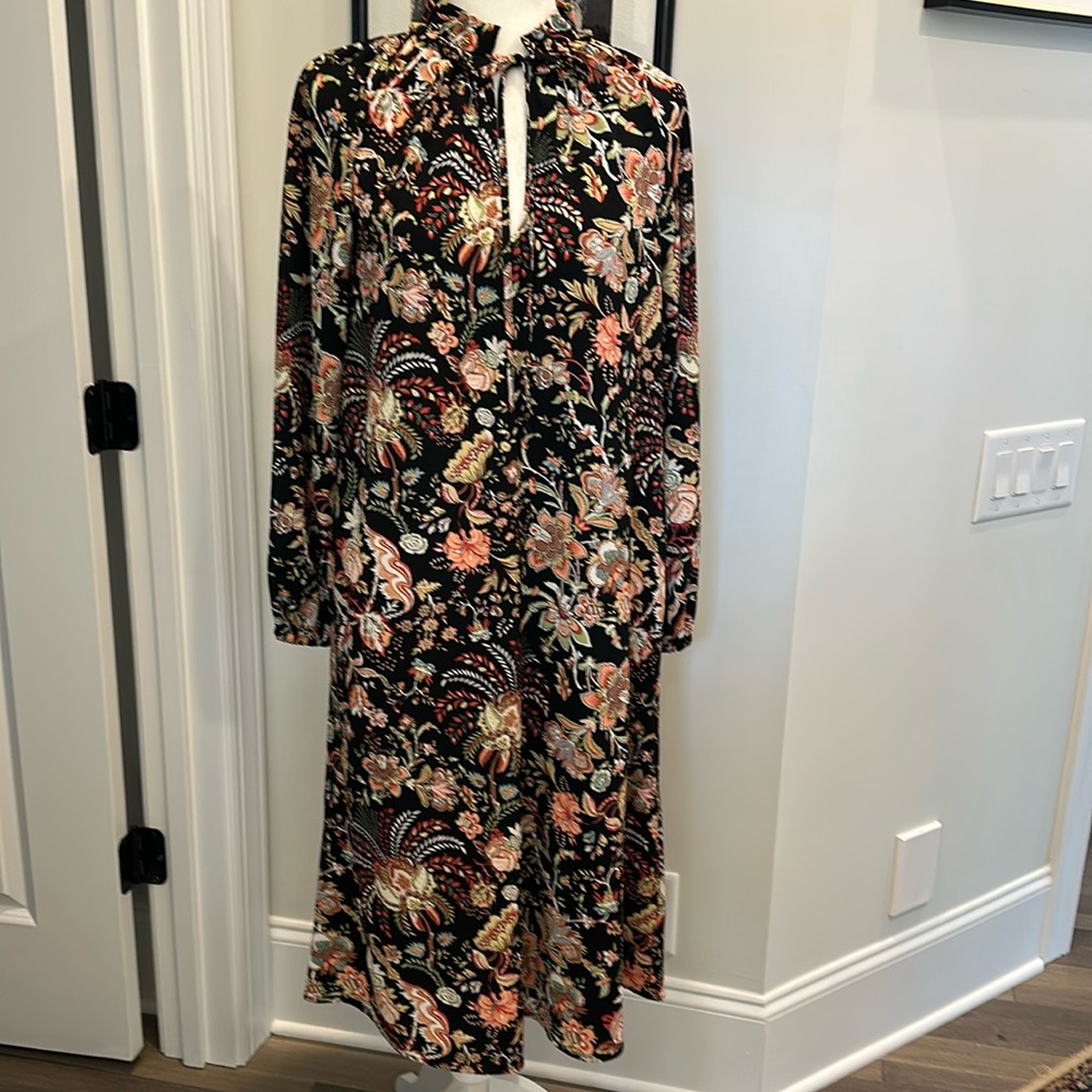 H&M Floral Long Sleeves Large Fit Maxi Dress With Pockets. Size 4